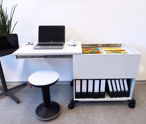 MAPPEI Workstation One mobiler Arbeitsplatz mit Schiebetisch, Aktenordnerfach und integrierter Registratur für flexibles Arbeiten